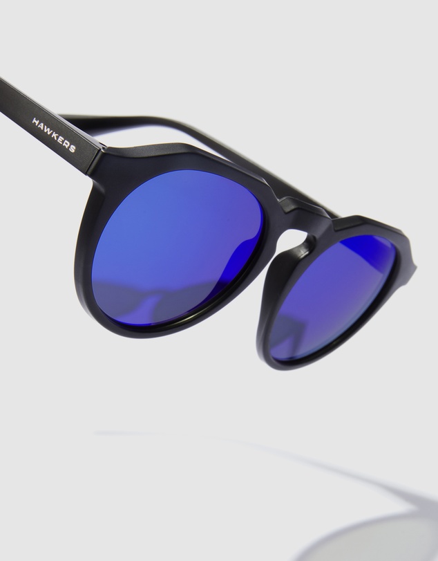 Hawkers Co - Polarized Black Blue Warwick Raw Sunglasses for Men and Women UV400