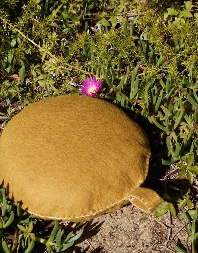Phile - Play Cushion - Gold