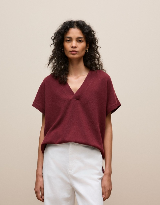Trenery - Merino Cashmere Relaxed V Neck Knit in Auburn