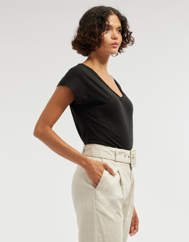 Amelius - Sadie V Neck Tee