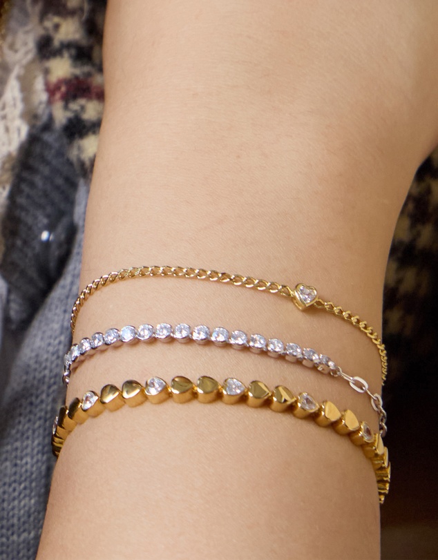 Wanderlust + Co - Heart Bezel 14K Gold Vermeil Curb Chain Bracelet