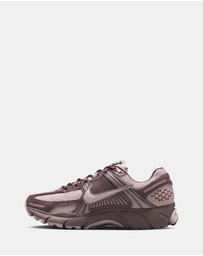 Nike - Zoom Vomero 5 - Women's