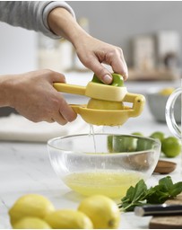 Joseph Joseph - JuiceMax Dual-action Citrus Press (Yellow)