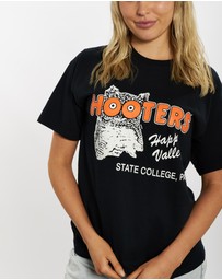 Vintage by The Real Deal - Pre Loved - Vintage Hooters 'State College, PA' Tee