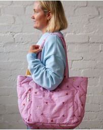 Mosey Me - Forget Me Not Quilted Bag in Peony