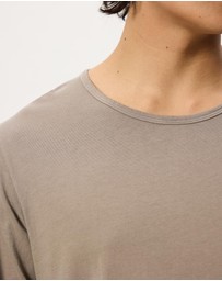 Surrounded By Ghosts - The Howlite Long Sleeve T-Shirt