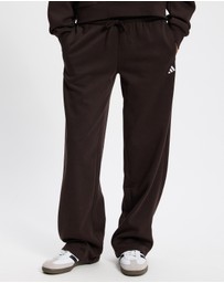 adidas Sportswear - Essentials Small Logo Feel Cozy Open-Hem Pants