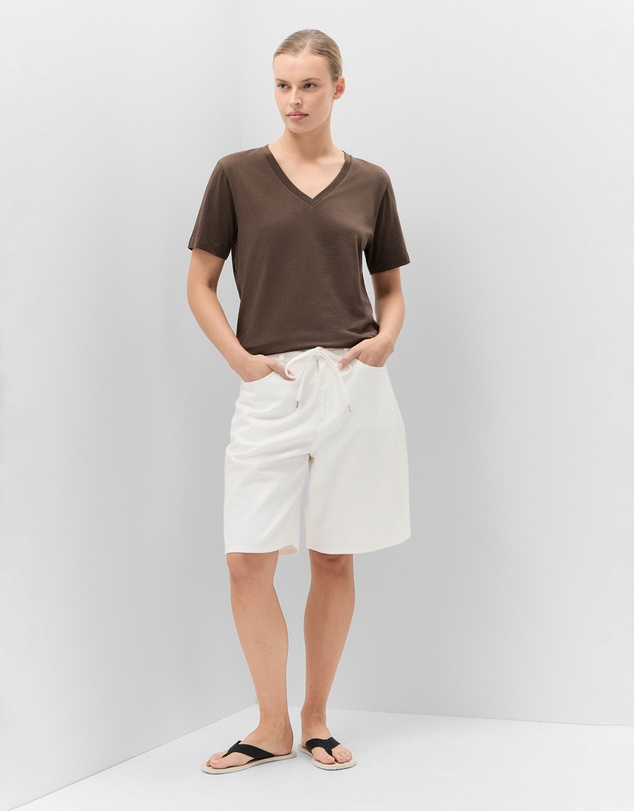 UNISON - The Classic V Neck Tee