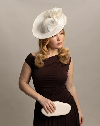 Morgan & Taylor - Yumi Fascinator in Ivory White