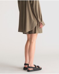 Decjuba - D-Luxe Textured Shorts