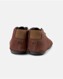 Camper - Right Nina