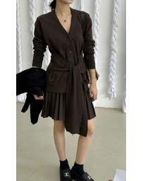 Glamorous - V-neck streamer pleated knit skirt set