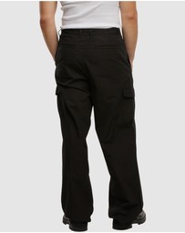 Urban Classics - Wide Pleated Cargo Pants - Black