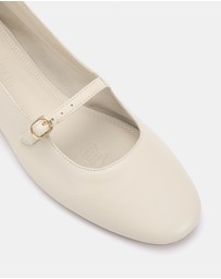 Miss Sofie - Ledger Flats