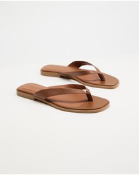 Atmos&Here - Dasha Leather Thong Sandals