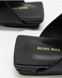 Alias Mae - Zuri