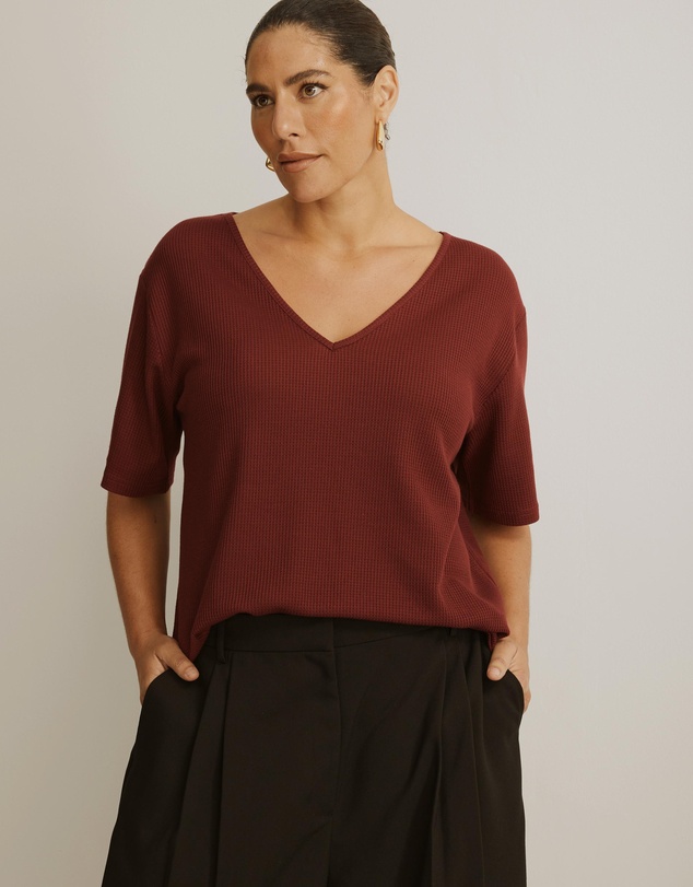Atmos&Here Curvy - Sasha Waffle V-Neck Tee