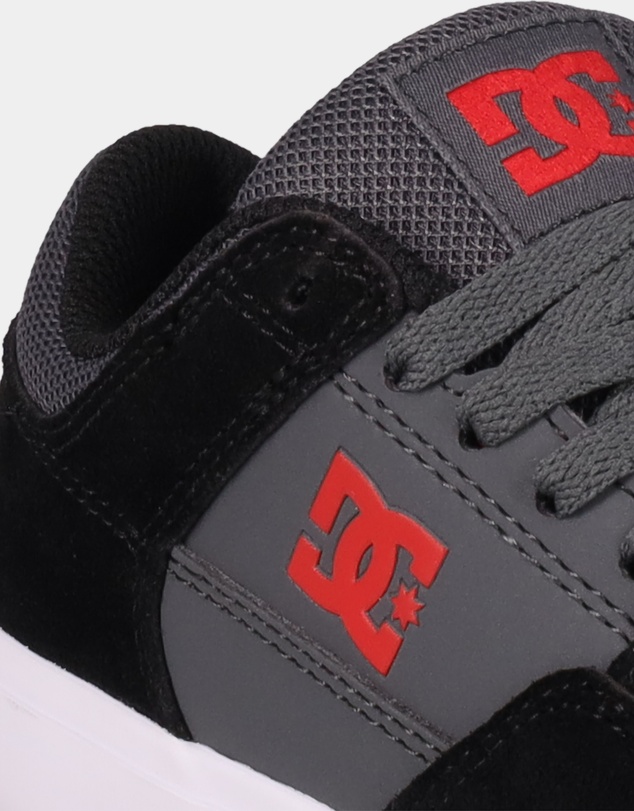 DC Shoes - Boys 8 to 16 Onyx Skate Shoes