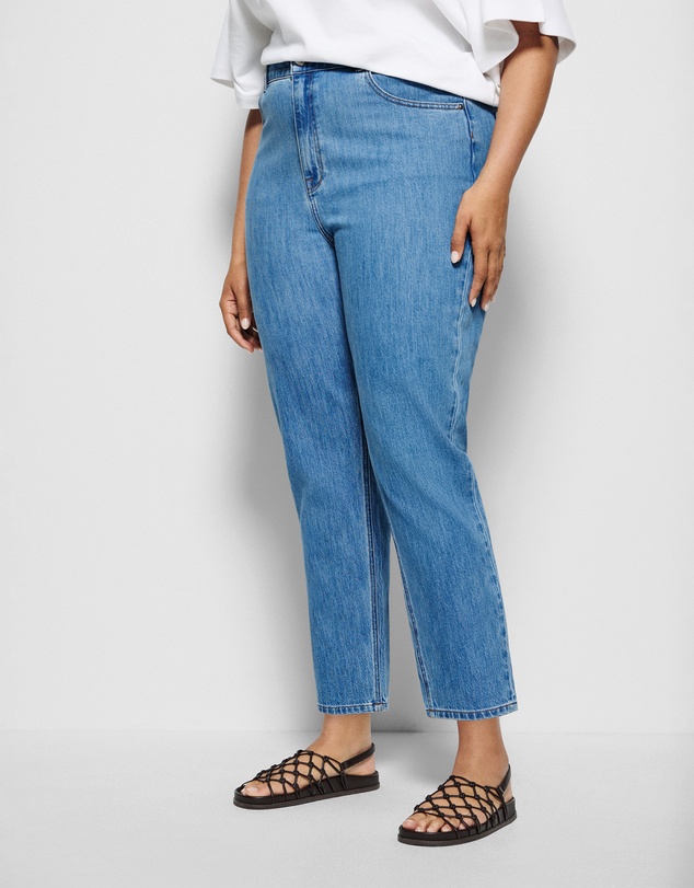 Commonry - The High Rise Crop Girlfriend Jean