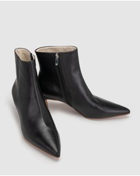Chaos & Harmony - Nightfall Boot
