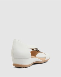 Wide Steps - Caroline