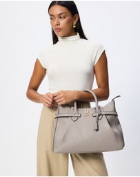 GUESS - Yesba Girlfriend Satchel
