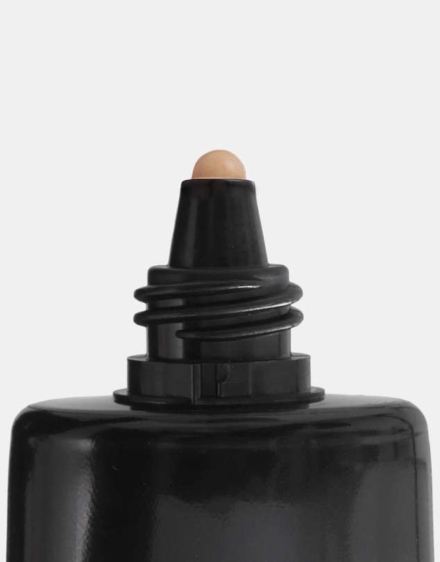 Napoleon Perdis - Stroke of Genius Liquid Cashmere Foundation SPF30 Look 1