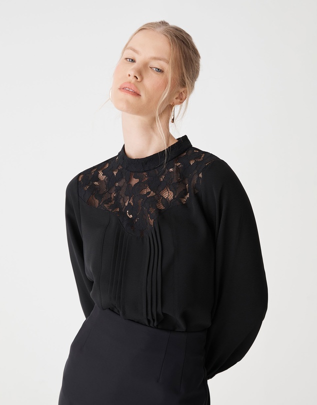 Forcast - Fiora Lace Yoke Blouse