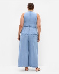 City Chic - Plus size Evani Soft Denim Vest - light wash