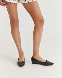 Verali - Hickory Point Toe Flats
