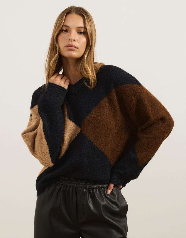 Atmos&Here - Tori Argyle Knit V-Neck Jumper