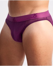 TEAMM8 - Casanova Brief