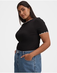 Forever New Curve - Rebecca Curve Scallop Trim T-shirt