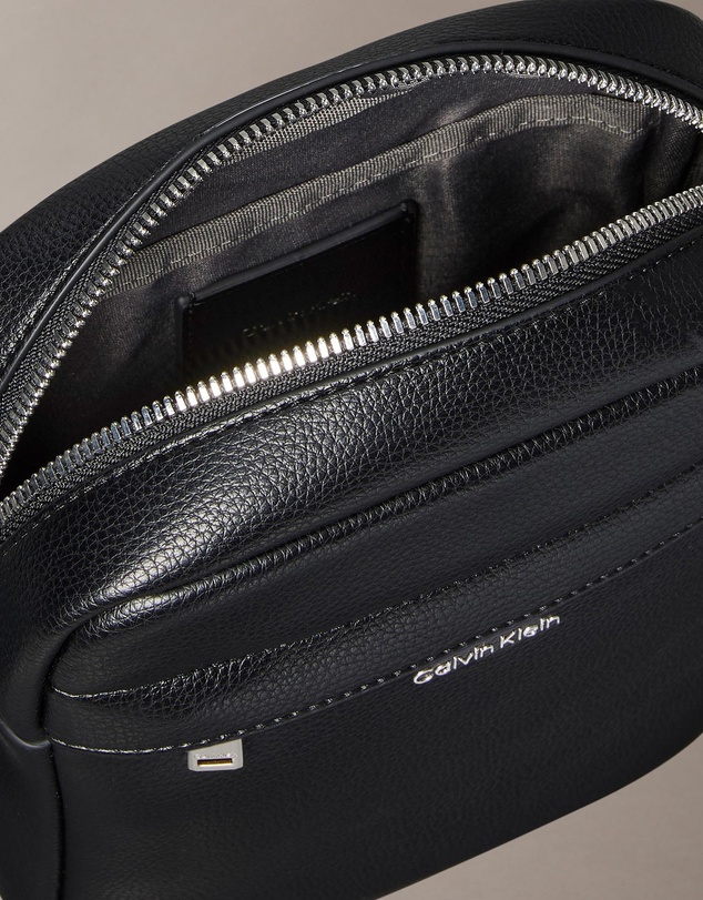 Calvin Klein - Logo HW Micro Pebble Reporter Bag