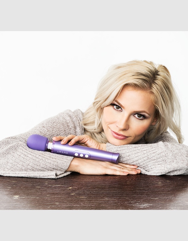 Le Wand - Le Wand Petite Rechargeable Massager