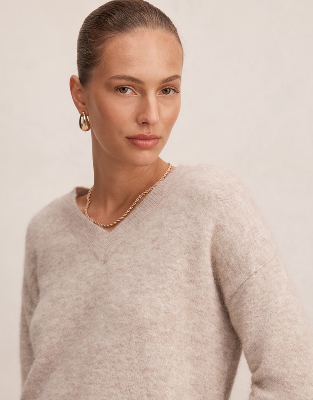 Forever New - Vivienne V Neck Sweater