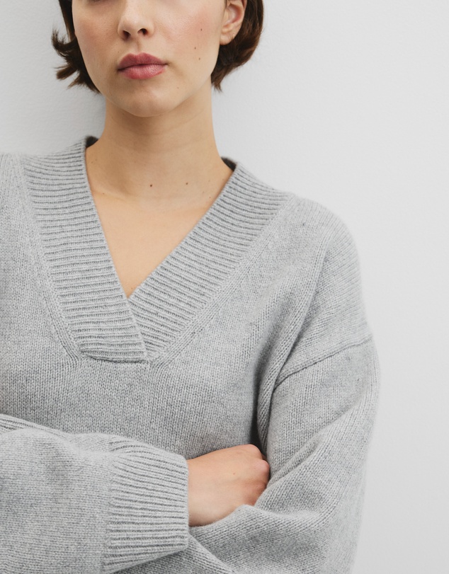 Country Road - Extrafine Merino Longline V-neck Neck Knit