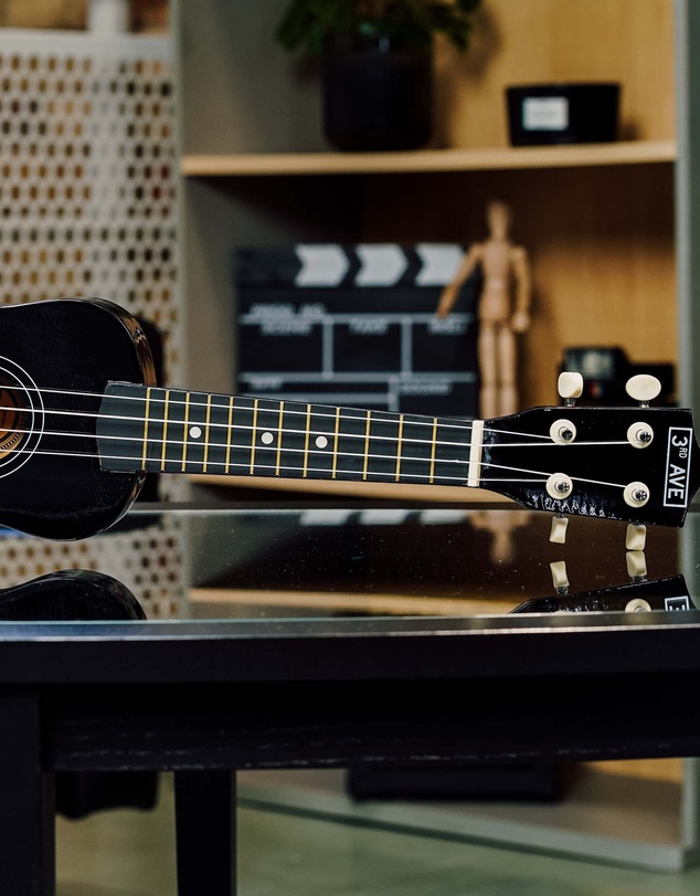 iWorld - 3rd Avenue Soprano Ukulele - Black