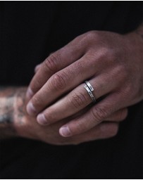 Haze & Glory - ICONIC EXCLUSIVE - Ring Men Twisted Eye Hammered in 925 Sterling Silver