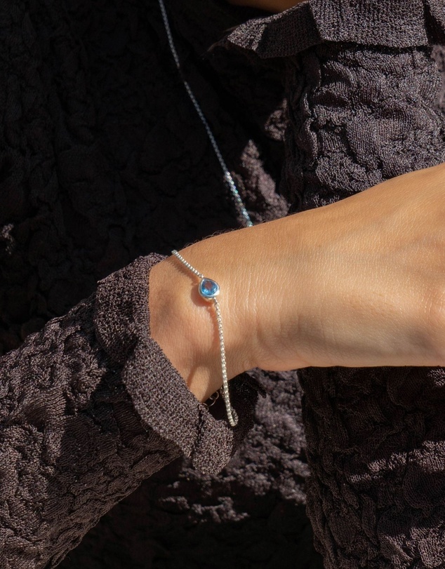 Dower & Hall - Women's Blue Topaz Pear Chain Bracelet In Sterling Silver