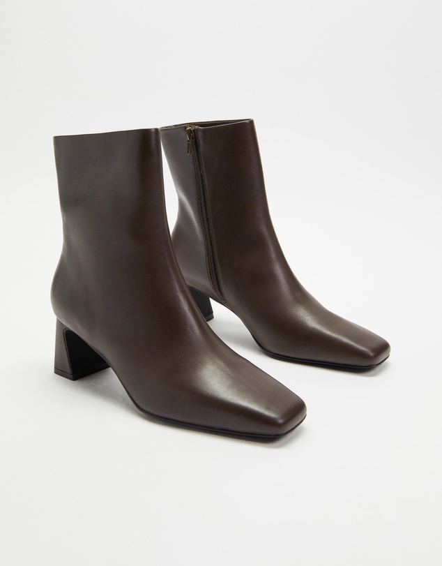 AERE - Square Toe Leather Ankle Boots