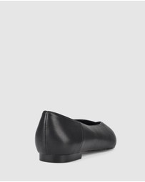 Siren - Locke Flat Pumps