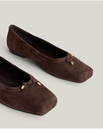 Witchery - Posy Flat