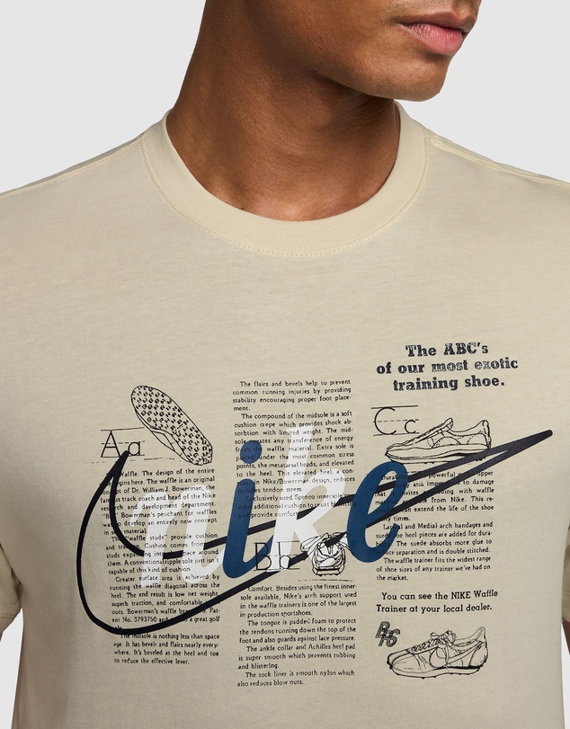 Nike - Sportswear Premium Essentials T-Shirt