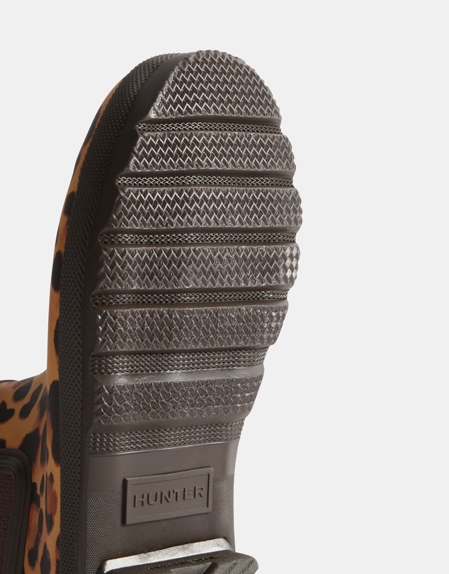 Hunter - Women’s Original Chelsea Leopard Boot in Leopard Print/Chocolate Brown