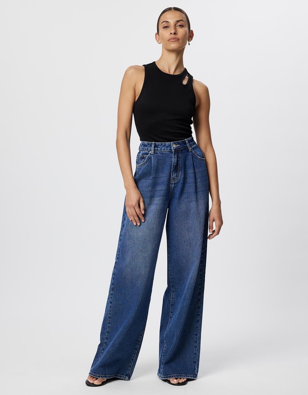 Calli - Pleat Wide Jeans