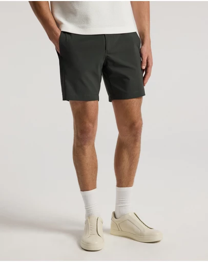 Calibre - Performance Shorts Khaki