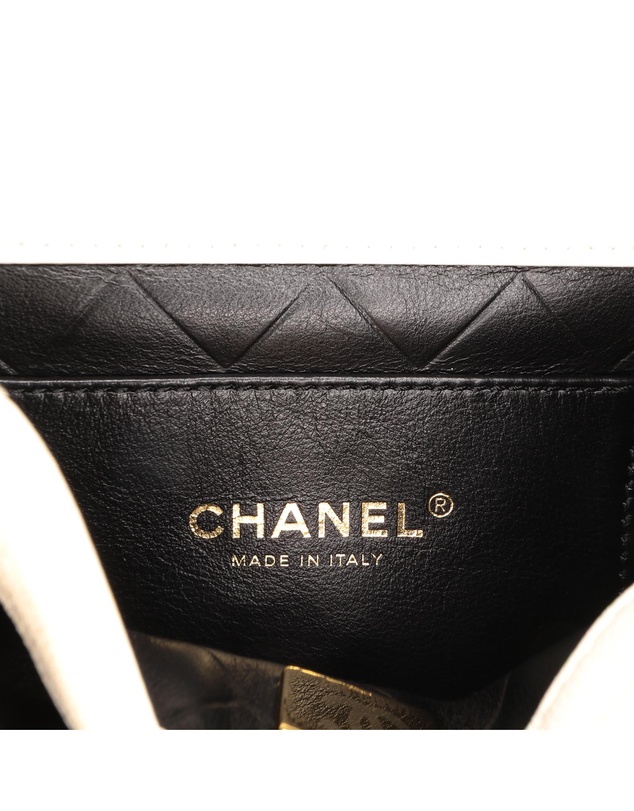 Pre-Loved by Azura Reborn - Pre-Loved chanel Chanel Quilted Lambskin Leather Crossbody Bag