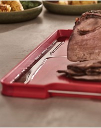 Joseph Joseph - Cut&Carve™ Plus Large Multi-function Chopping Board (Red)