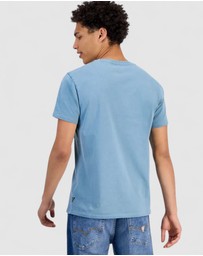 GUESS - Basic Stack T-Shirt